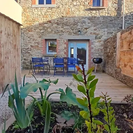 Au Bout Du Mont Holiday home Pontorson